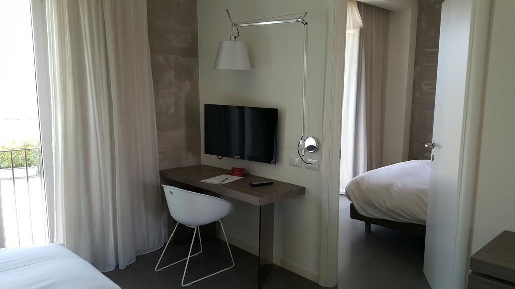 Hotel & Resort Le Colombare Foligno Exterior photo