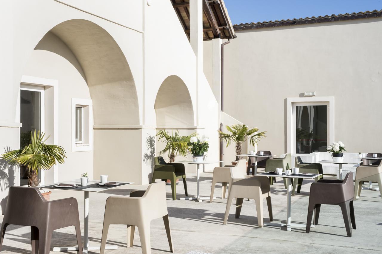 Hotel & Resort Le Colombare Foligno Exterior photo