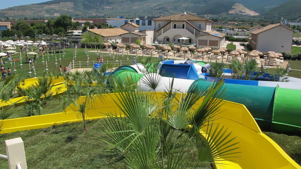 Hotel & Resort Le Colombare Foligno Exterior photo